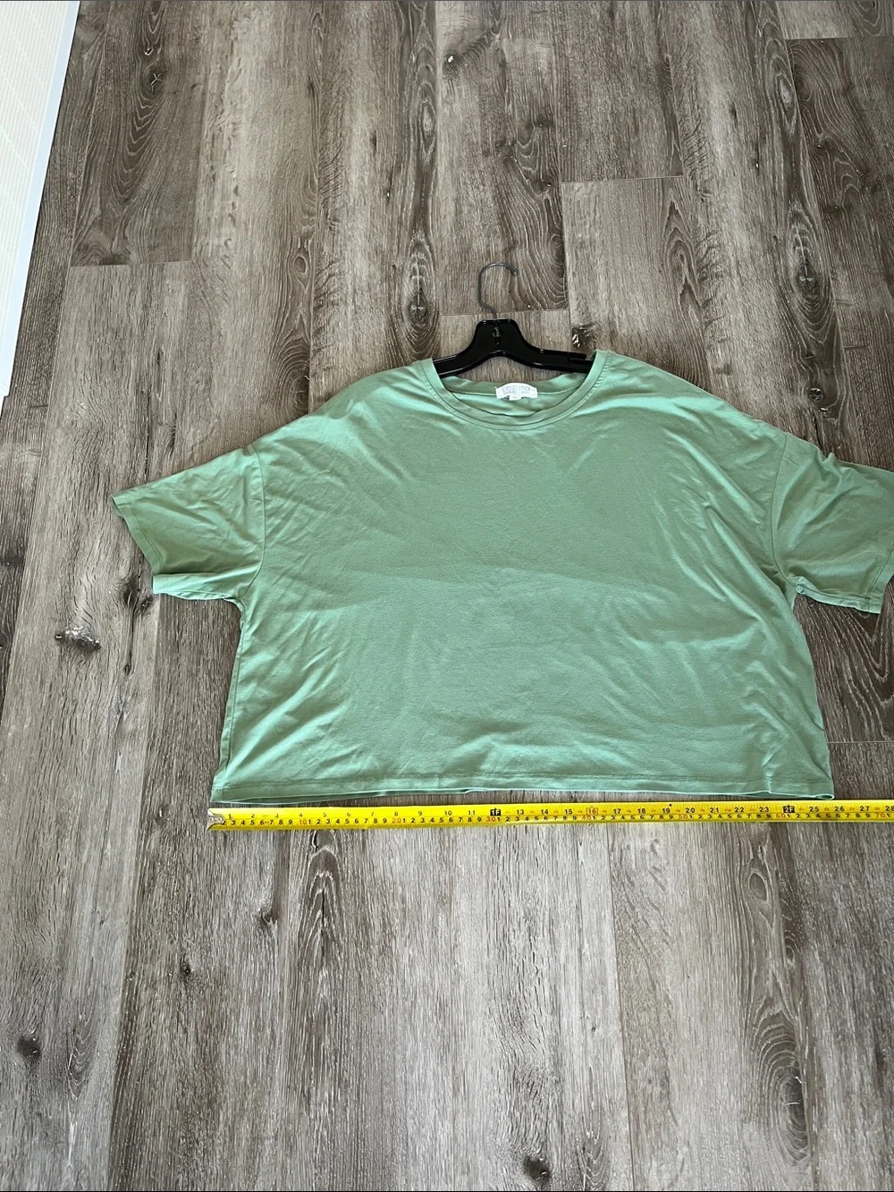 C’est Moi
BAMBOO Short Sleeve Boxy Tee in Sage Green - Picture 6 of 7